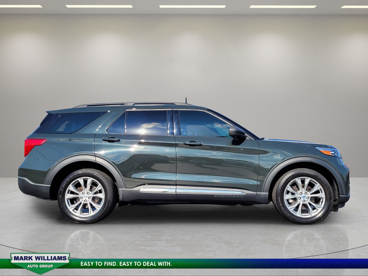 Certified 2022 Ford Explorer XLT w/ Equipment Group 202A AWD/4WD image 2