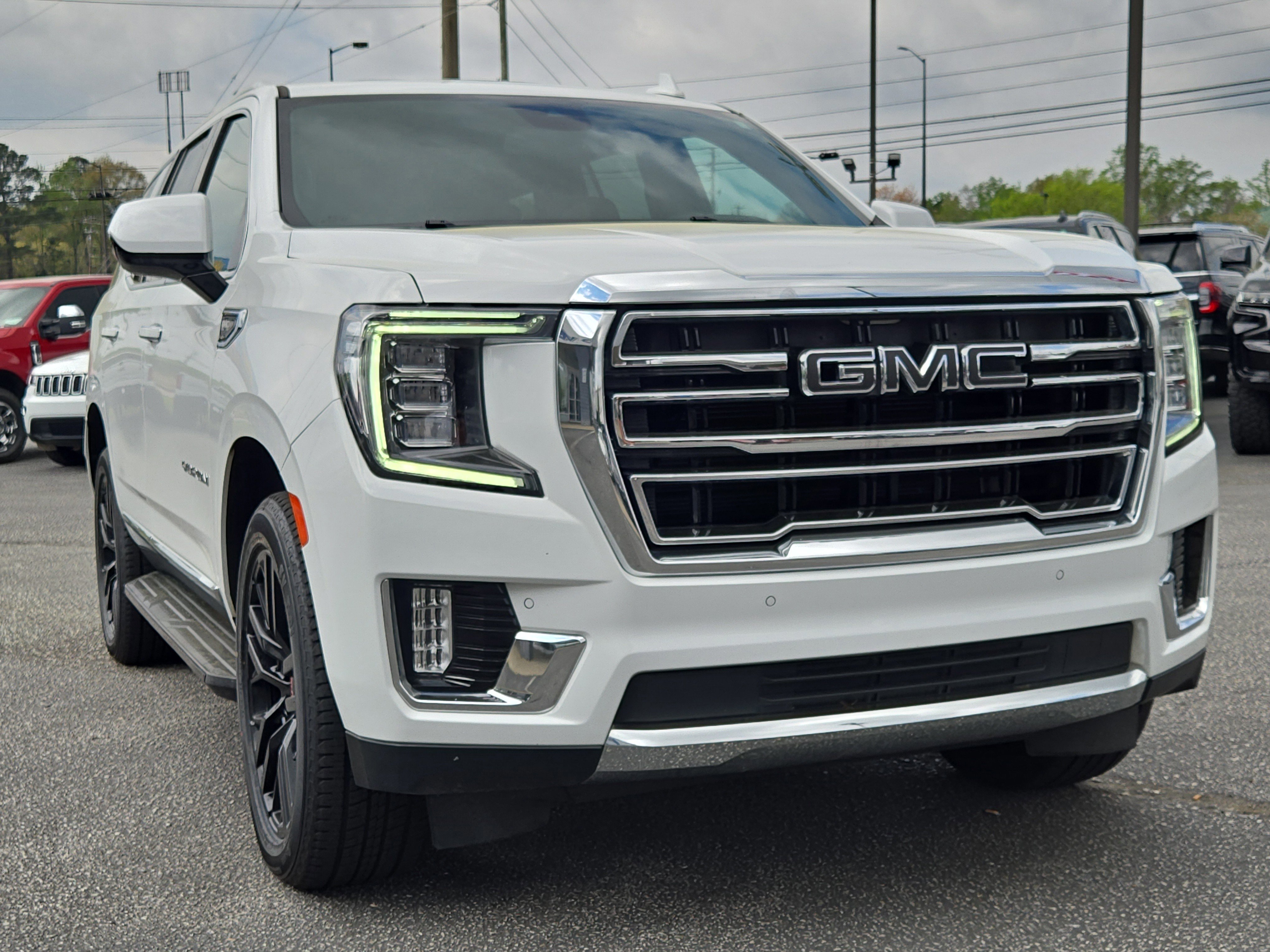 Used 2023 GMC Yukon SLT image 2