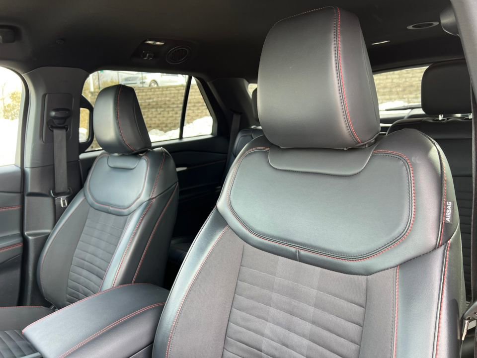 Certified 2025 Ford Explorer ST-Line image 19