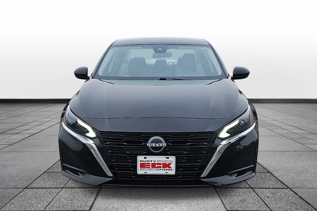 Used 2025 Nissan Altima 2.5 SV FWD image 2
