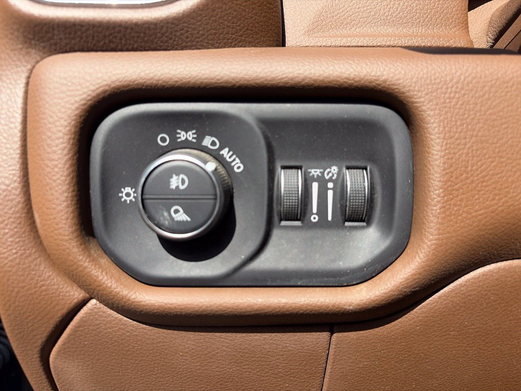 Used 2022 RAM 3500 Laramie AWD/4WD image 24