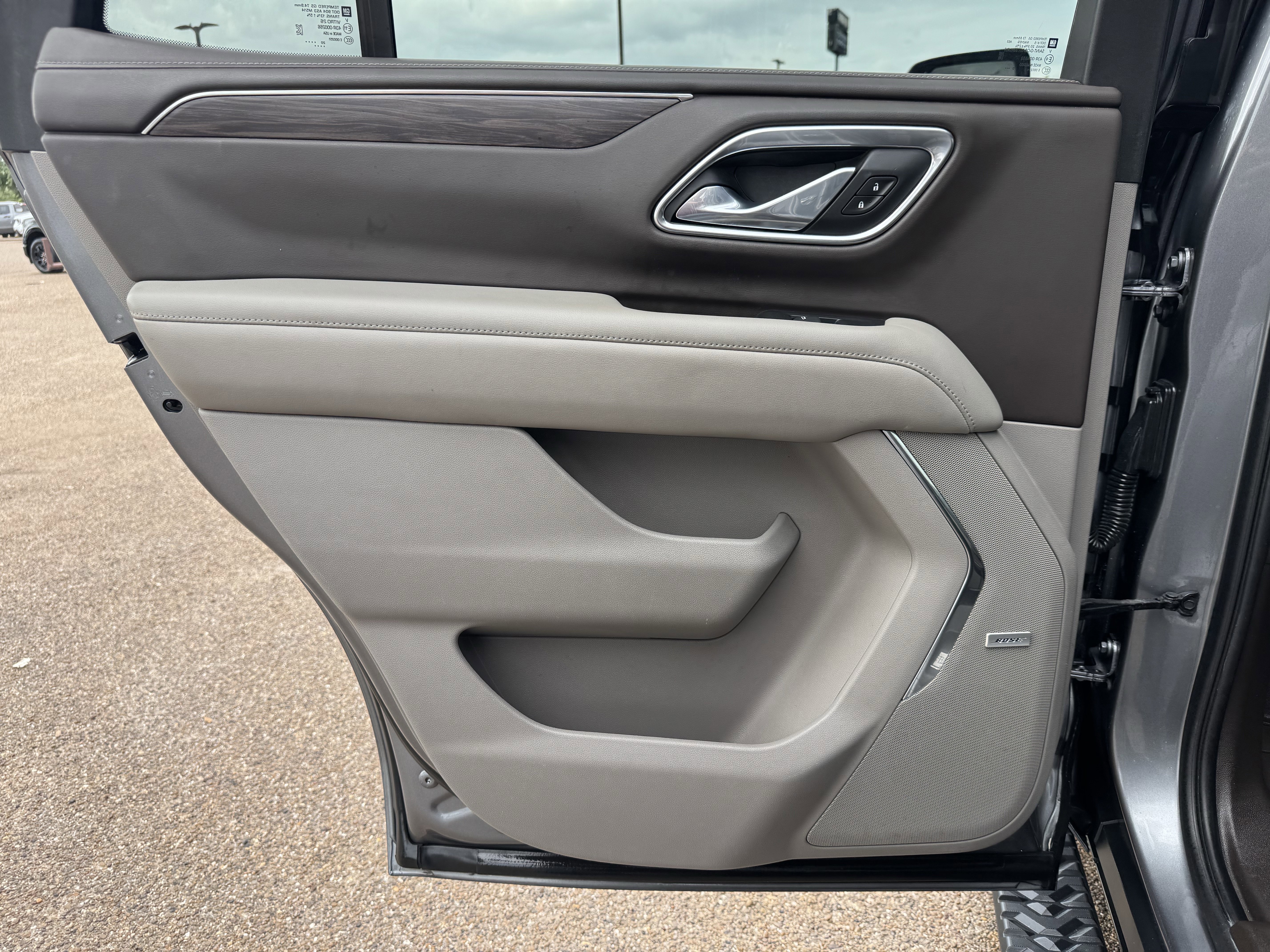 Used 2021 Chevrolet Tahoe Z71 w/ Luxury Package AWD/4WD image 18