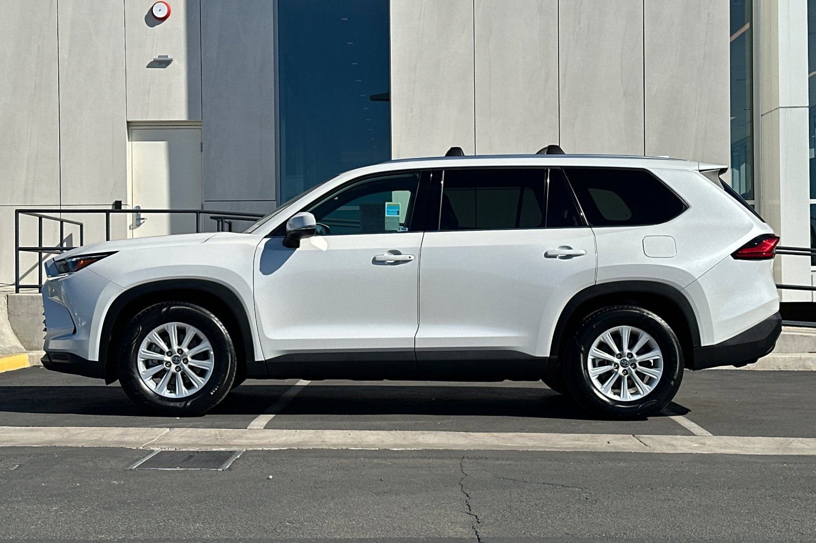 Used 2024 Toyota Grand Highlander XLE image 6