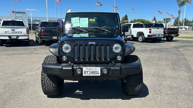Used 2017 Jeep Wrangler Rubicon w/ Connectivity Group AWD/4WD image 9