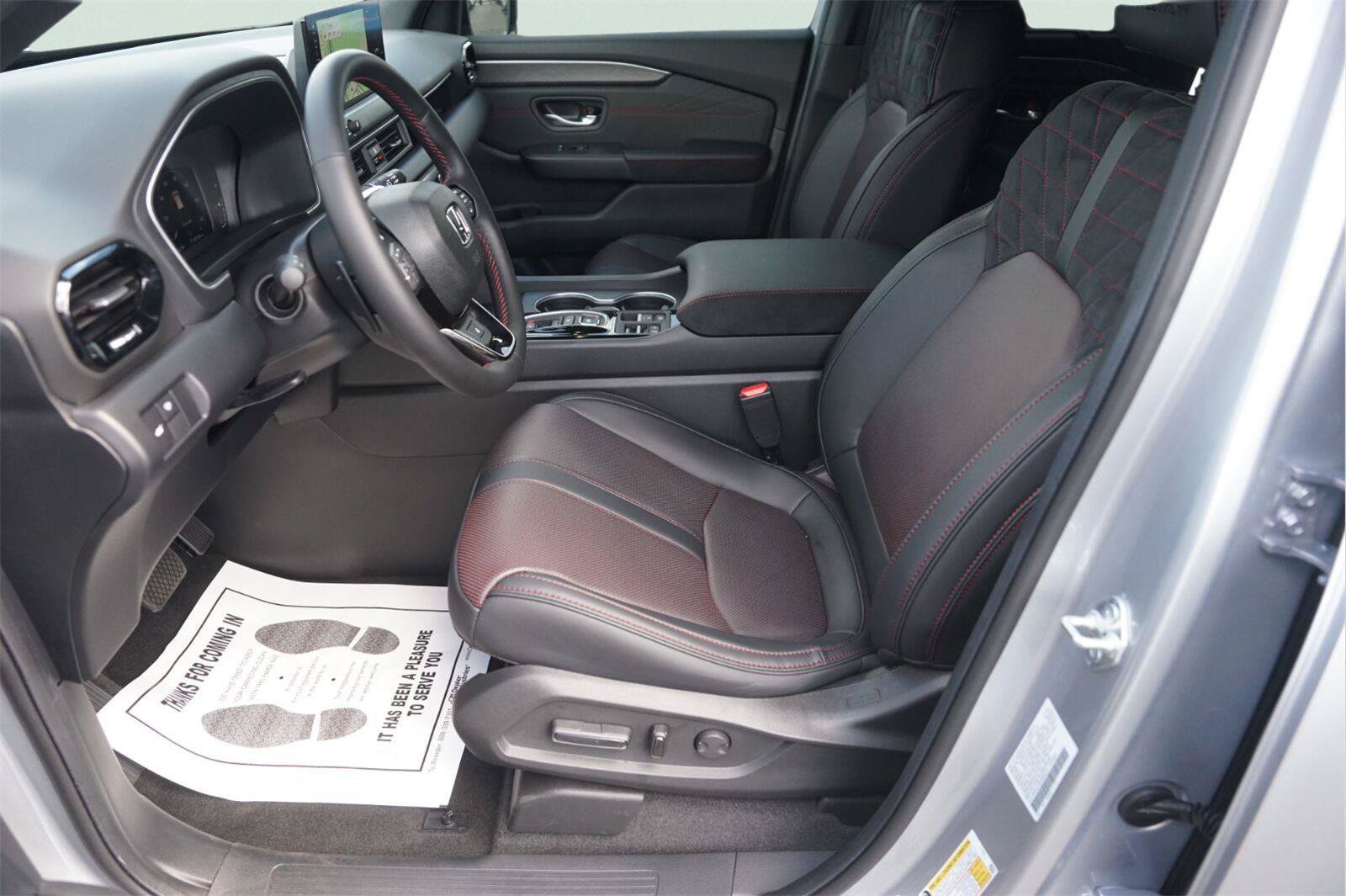 Used 2026 Honda Pilot Black Edition image 9