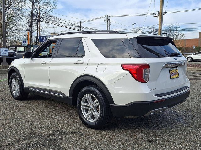 Certified 2023 Ford Explorer XLT w/ Equipment Group 202A AWD/4WD image 3