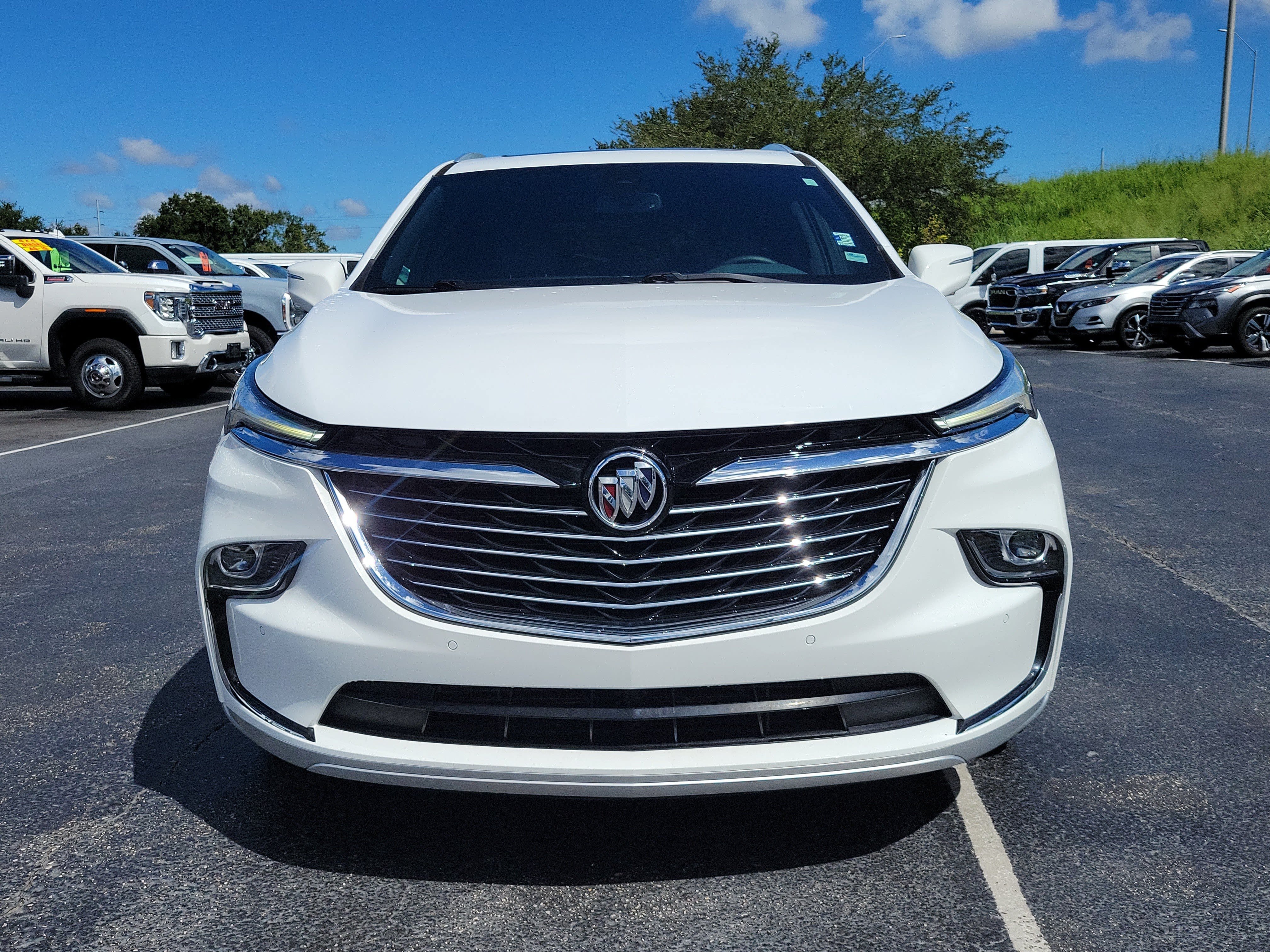 Used 2023 Buick Enclave Essence w/ Experience Buick Package FWD image 2