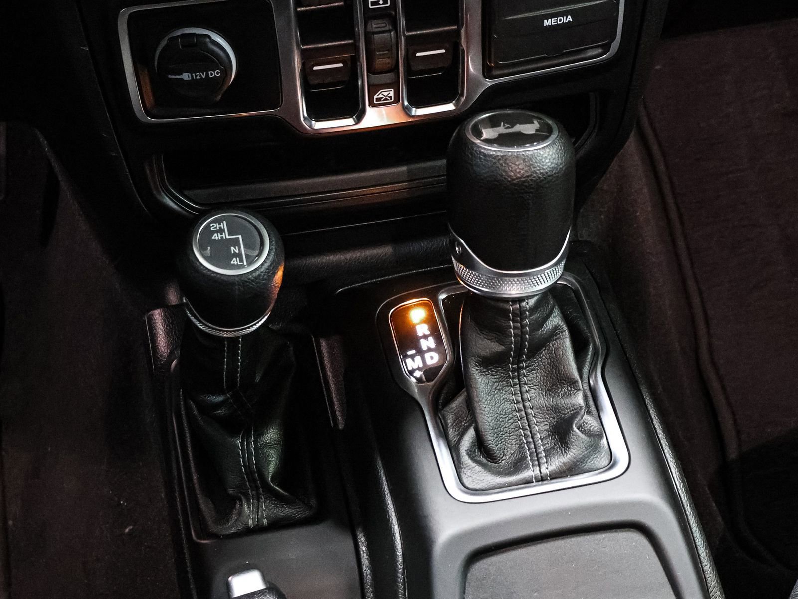 Used 2024 Jeep Wrangler Sahara image 28