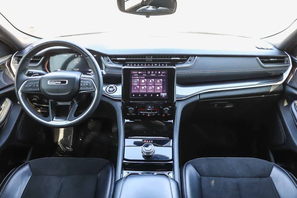 Used 2023 Jeep Grand Cherokee Altitude RWD image 12