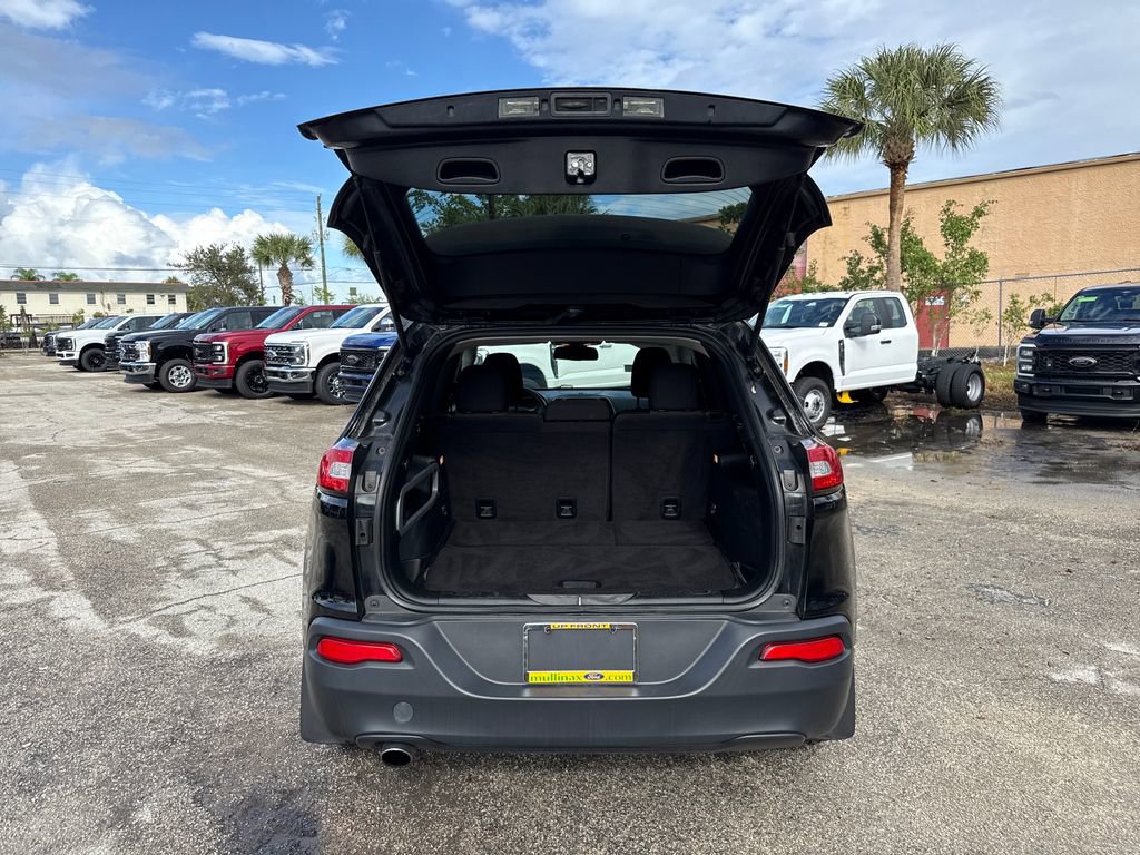 Used 2017 Jeep Cherokee Sport image 24