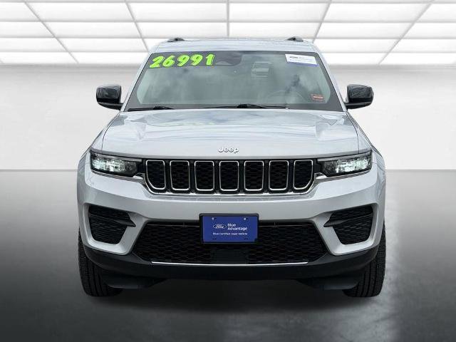 Used 2022 Jeep Grand Cherokee Laredo w/ Luxury Tech Group I AWD/4WD image 2