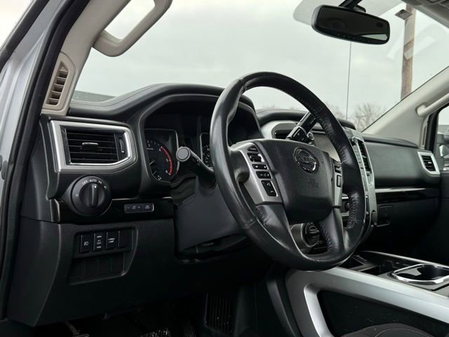 Used 2016 Nissan Titan XD image 9