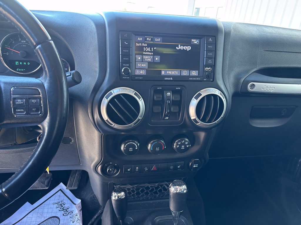 Used 2017 Jeep Wrangler Unlimited Rubicon w/ Max Tow Package AWD/4WD image 19
