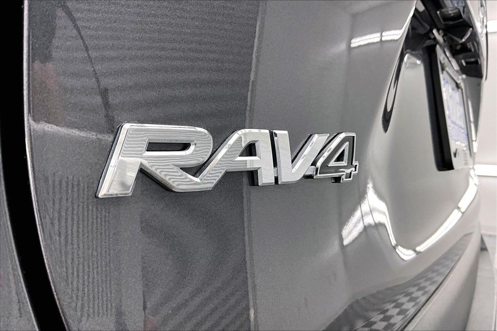 Used 2025 Toyota RAV4 XLE AWD/4WD image 8