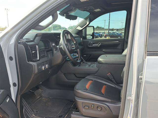 Used 2024 GMC Sierra 2500 AT4 w/ AT4 Premium Plus Package AWD/4WD image 3