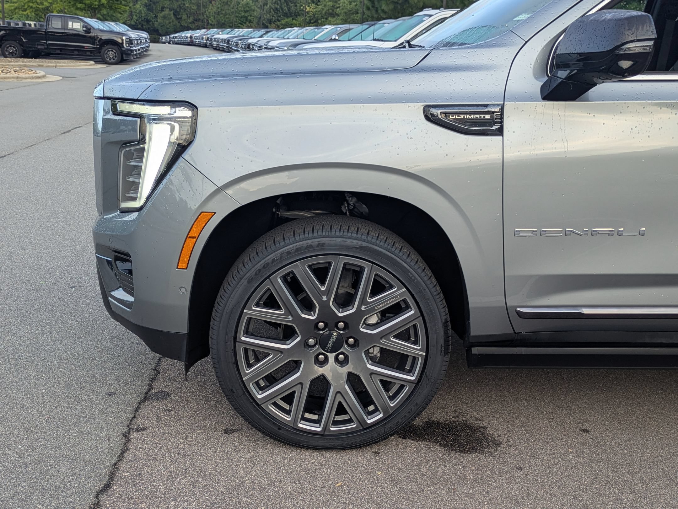 Used 2025 GMC Yukon Denali Ultimate AWD/4WD image 11