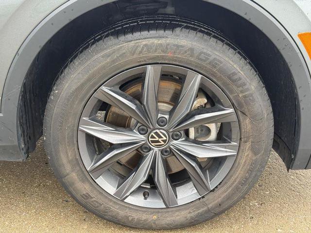 Used 2024 Volkswagen Tiguan SE FWD image 7