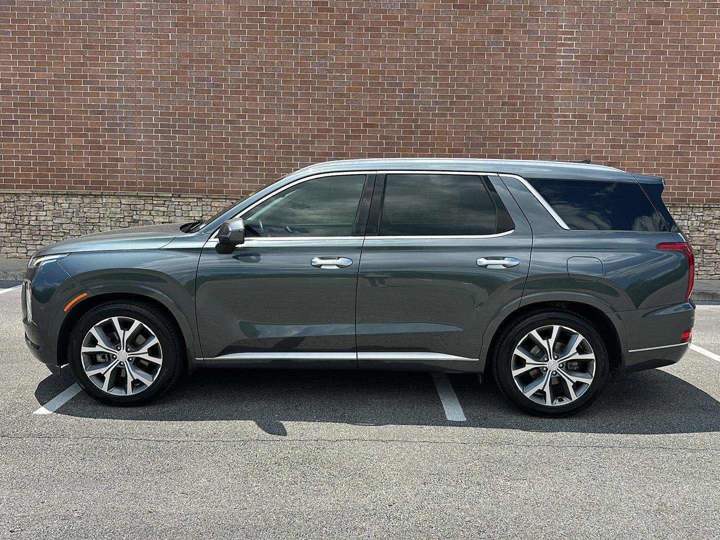 Used 2022 Hyundai Palisade Limited FWD image 2