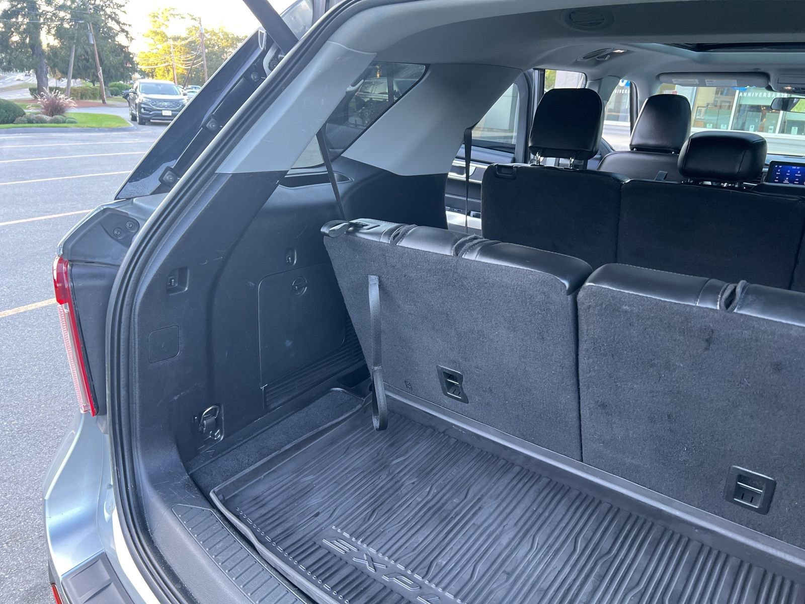 Certified 2022 Ford Explorer XLT w/ Equipment Group 202A image 12