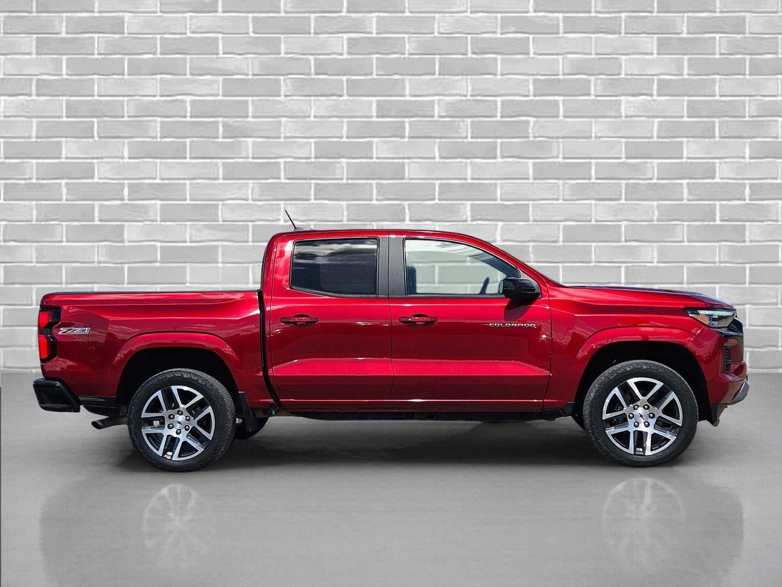 Used 2024 Chevrolet Colorado Z71 w/ Z71 Convenience Package 2 AWD/4WD image 4
