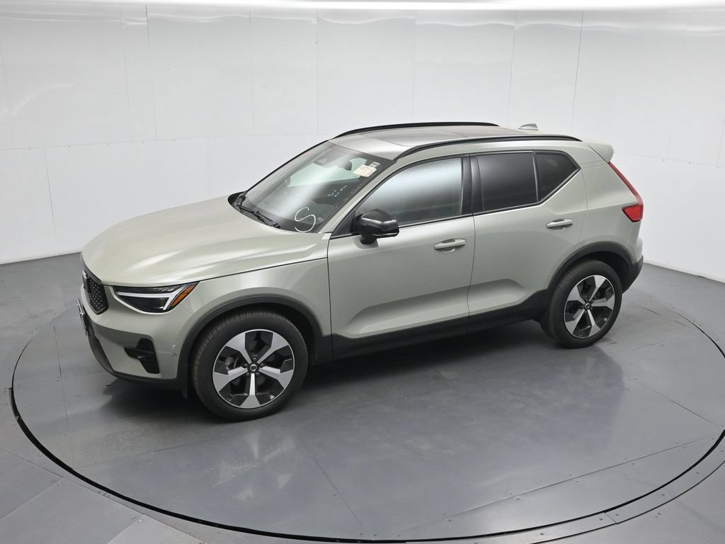 Used 2023 Volvo XC40 B5 Ultimate AWD/4WD image 17