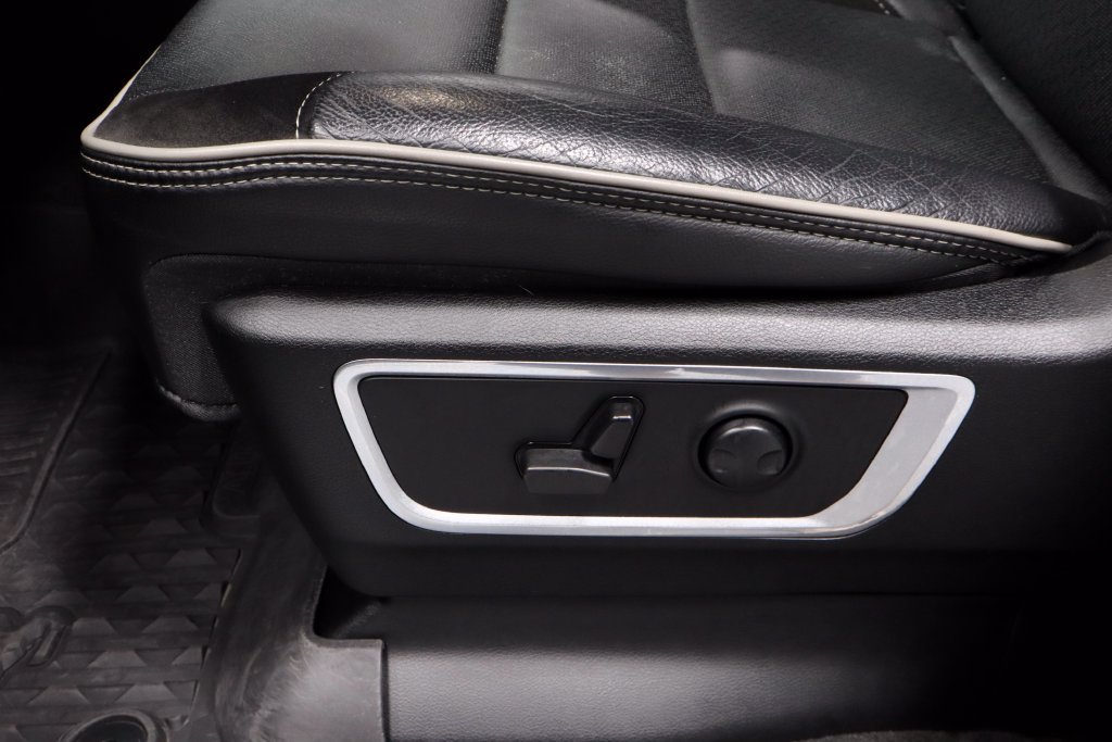 Used 2024 RAM 1500 Laramie AWD/4WD image 26