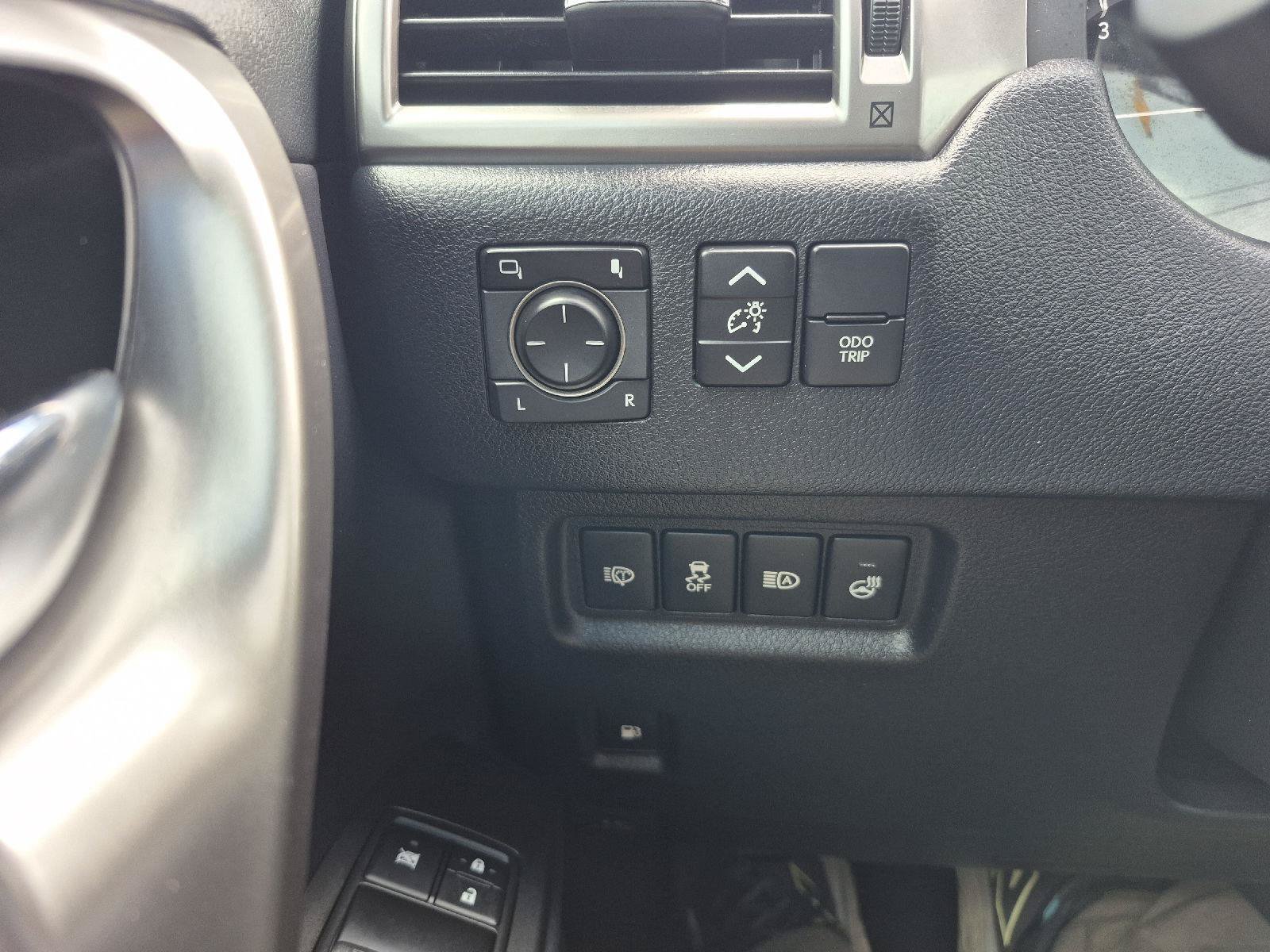 Used 2023 Lexus GX 460 Premium w/ Accessory Package AWD/4WD image 3