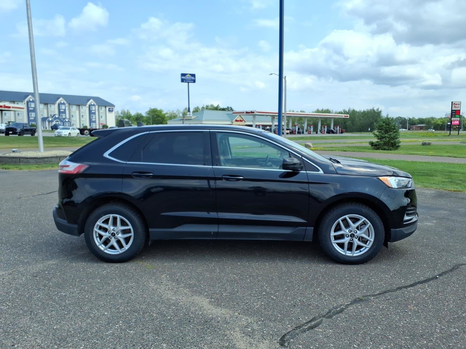 Certified 2024 Ford Edge SEL AWD/4WD image 7