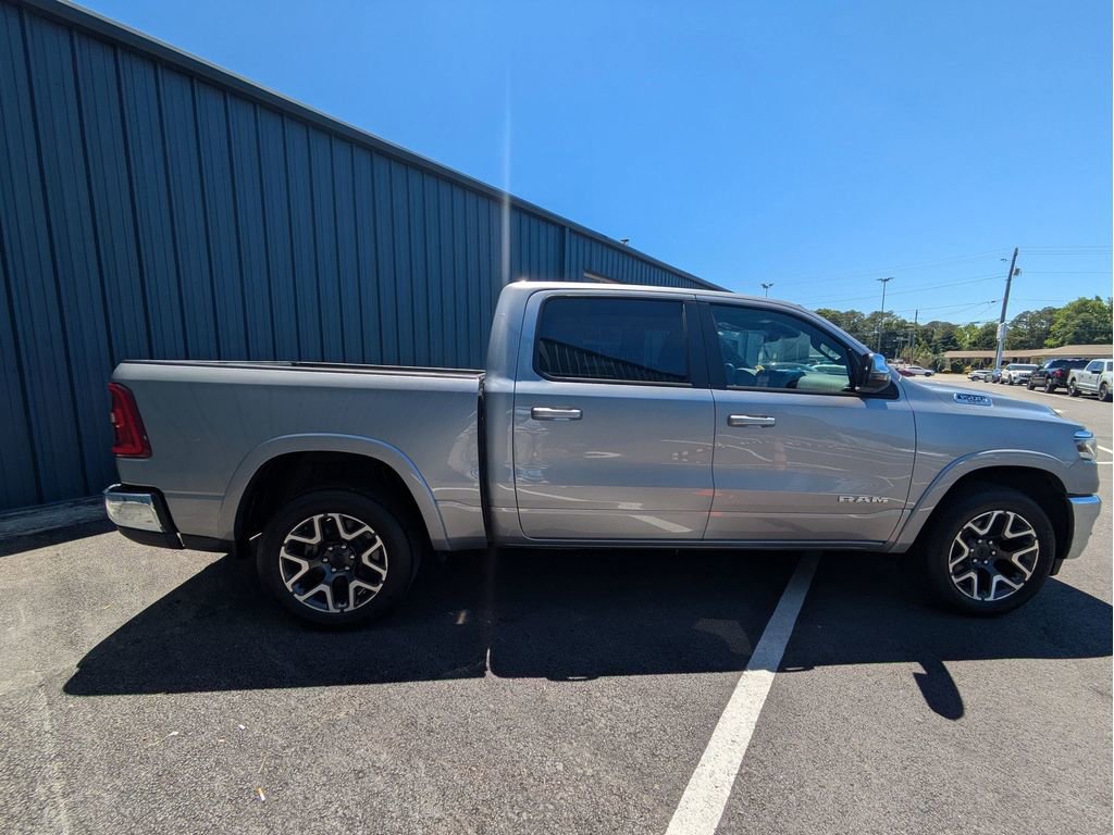 Used 2025 RAM 1500 Laramie AWD/4WD image 4