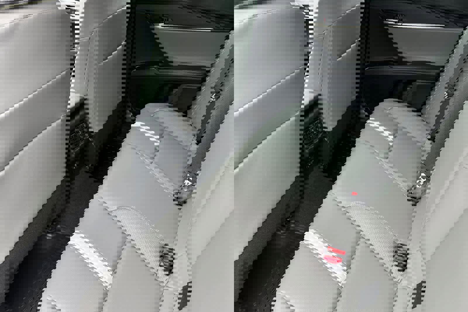 Used 2025 Toyota Camry SE image 4