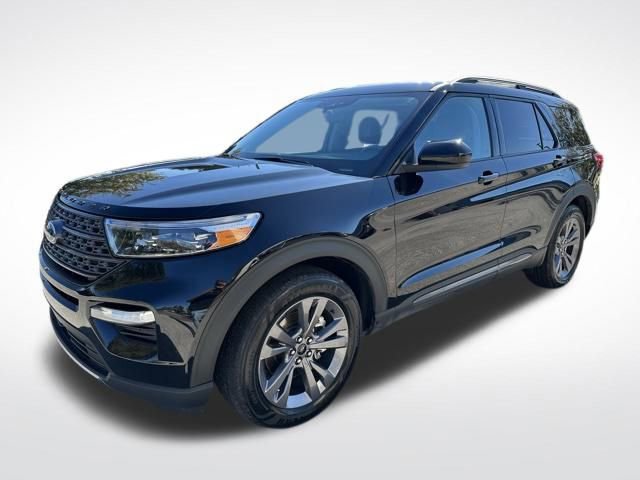Certified 2022 Ford Explorer XLT w/ Equipment Group 202A image 8