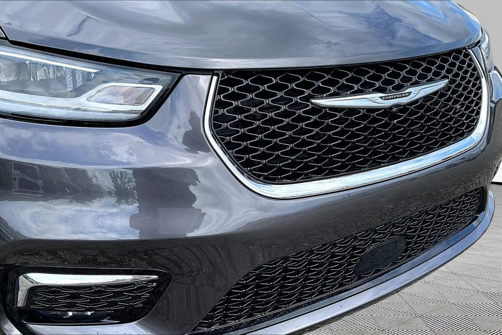 Used 2023 Chrysler Pacifica Touring-L FWD image 29