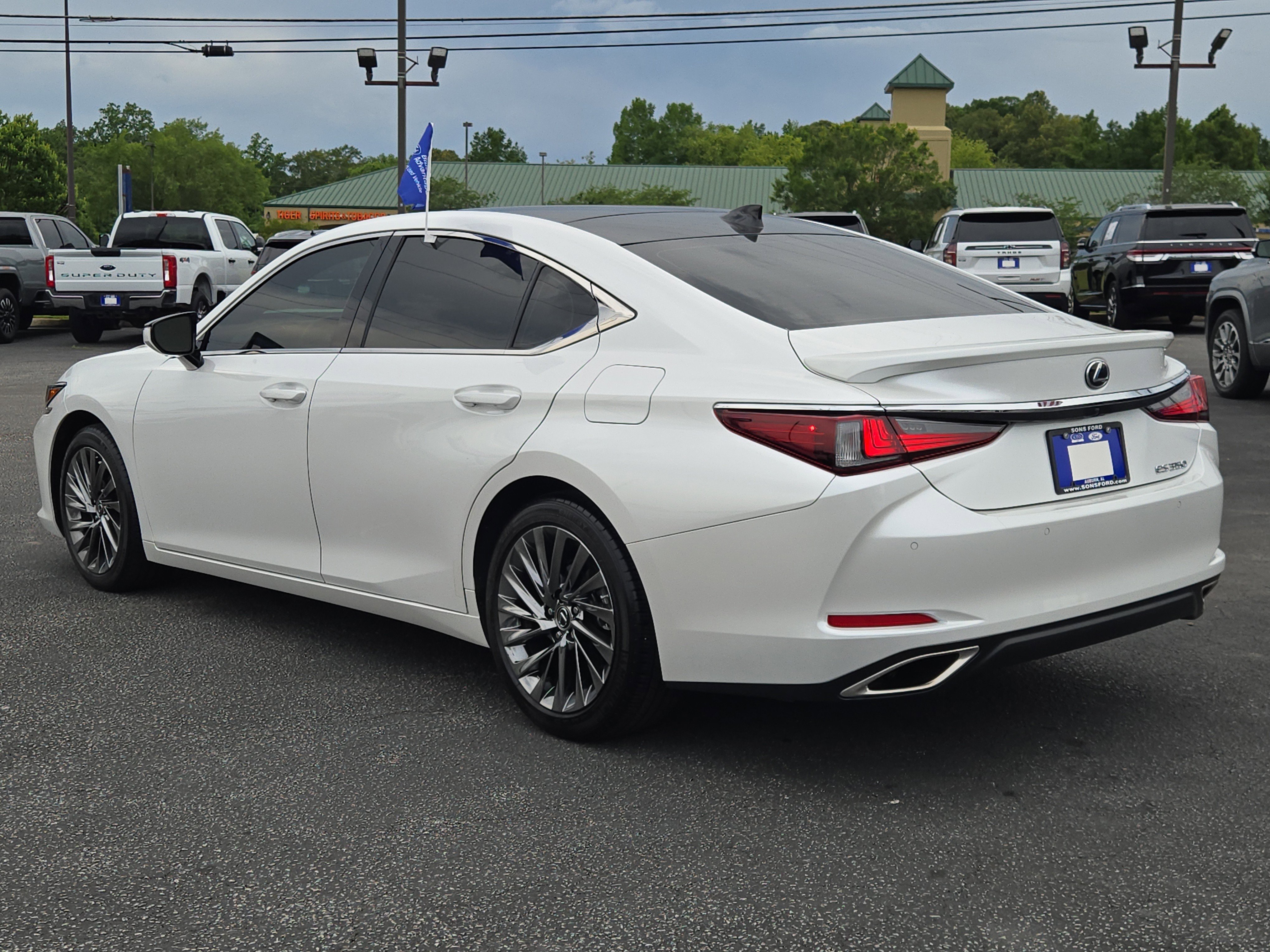 Used 2024 Lexus ES 350 Ultra Luxury w/ Accessory Package (Z2) FWD image 9