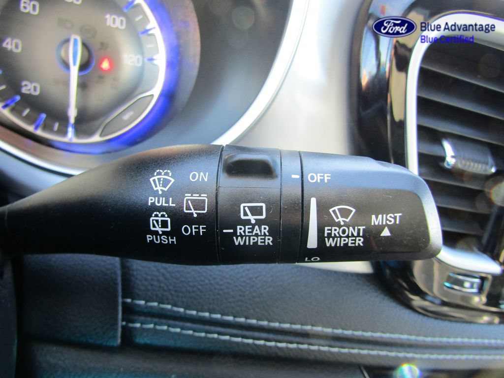 Used 2025 Chrysler Pacifica Limited FWD image 36