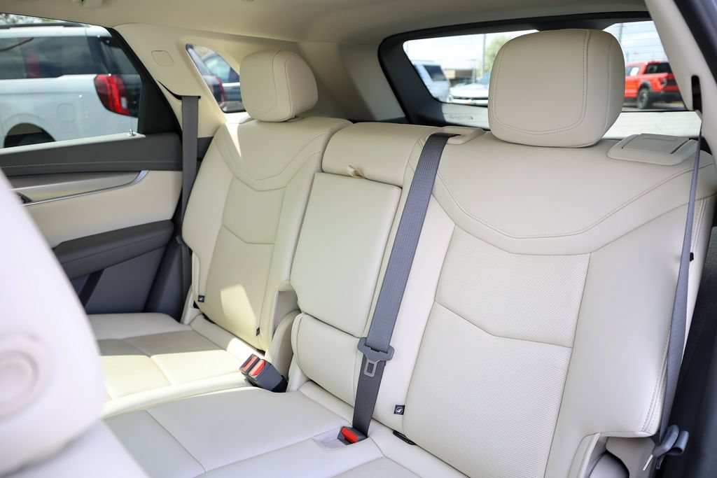 Used 2021 Cadillac XT5 Premium Luxury w/ LPO, Floor Liner Package AWD/4WD image 39