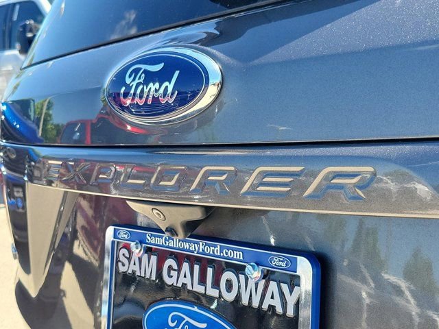 Certified 2017 Ford Explorer XLT w/ Equipment Group 202A FWD image 11
