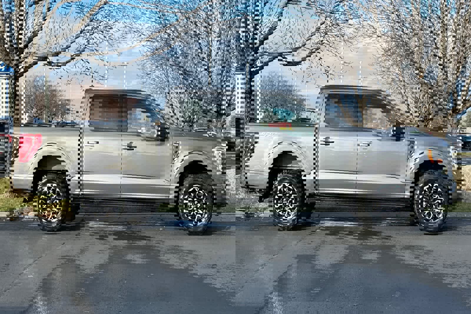 Certified 2022 Ford F150 XLT w/ Equipment Group 302A High image 6