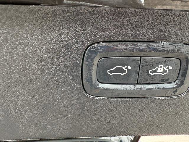 Used 2023 Volvo XC90 B6 Ultimate w/ Protection Package image 10