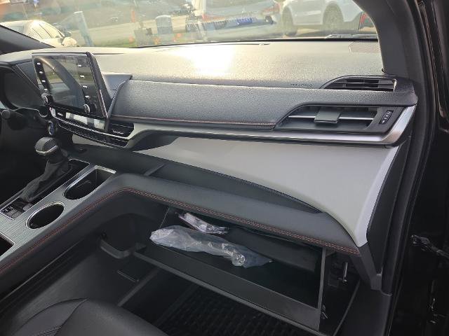 Used 2024 Toyota Sienna XSE AWD/4WD image 32