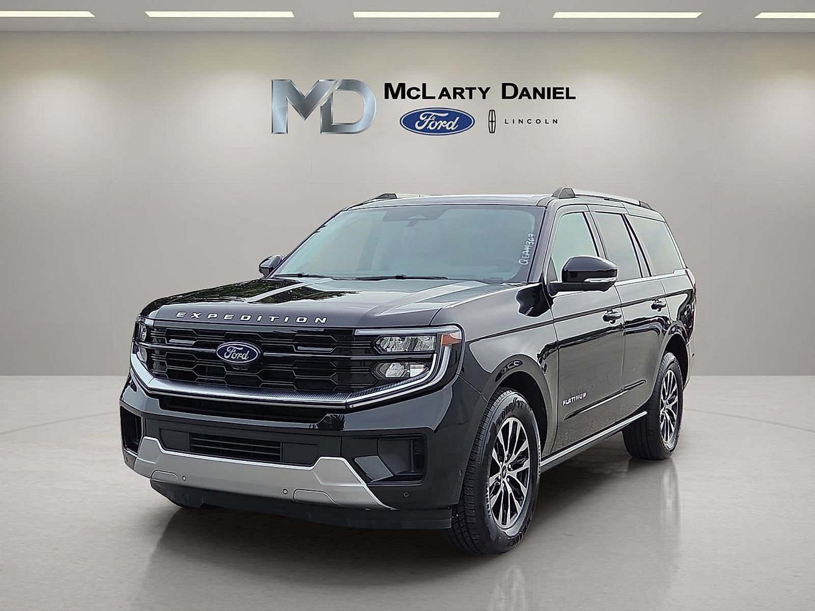 Certified 2025 Ford Expedition Platinum AWD/4WD image 2