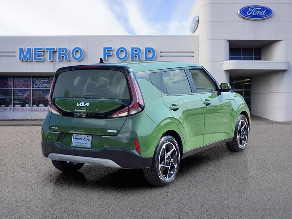 Used 2023 Kia Soul EX FWD image 3