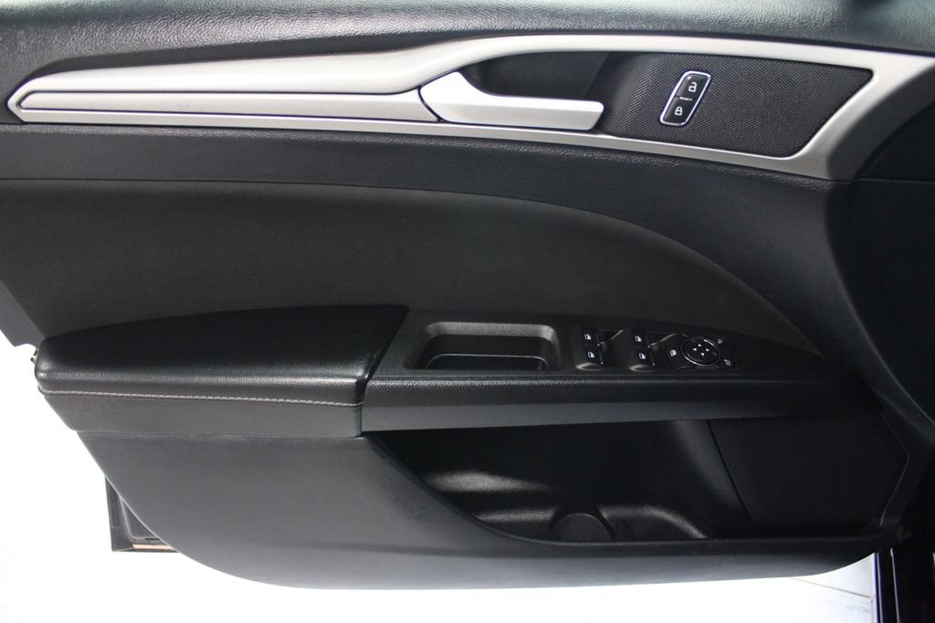 Certified 2020 Ford Fusion SE FWD image 12