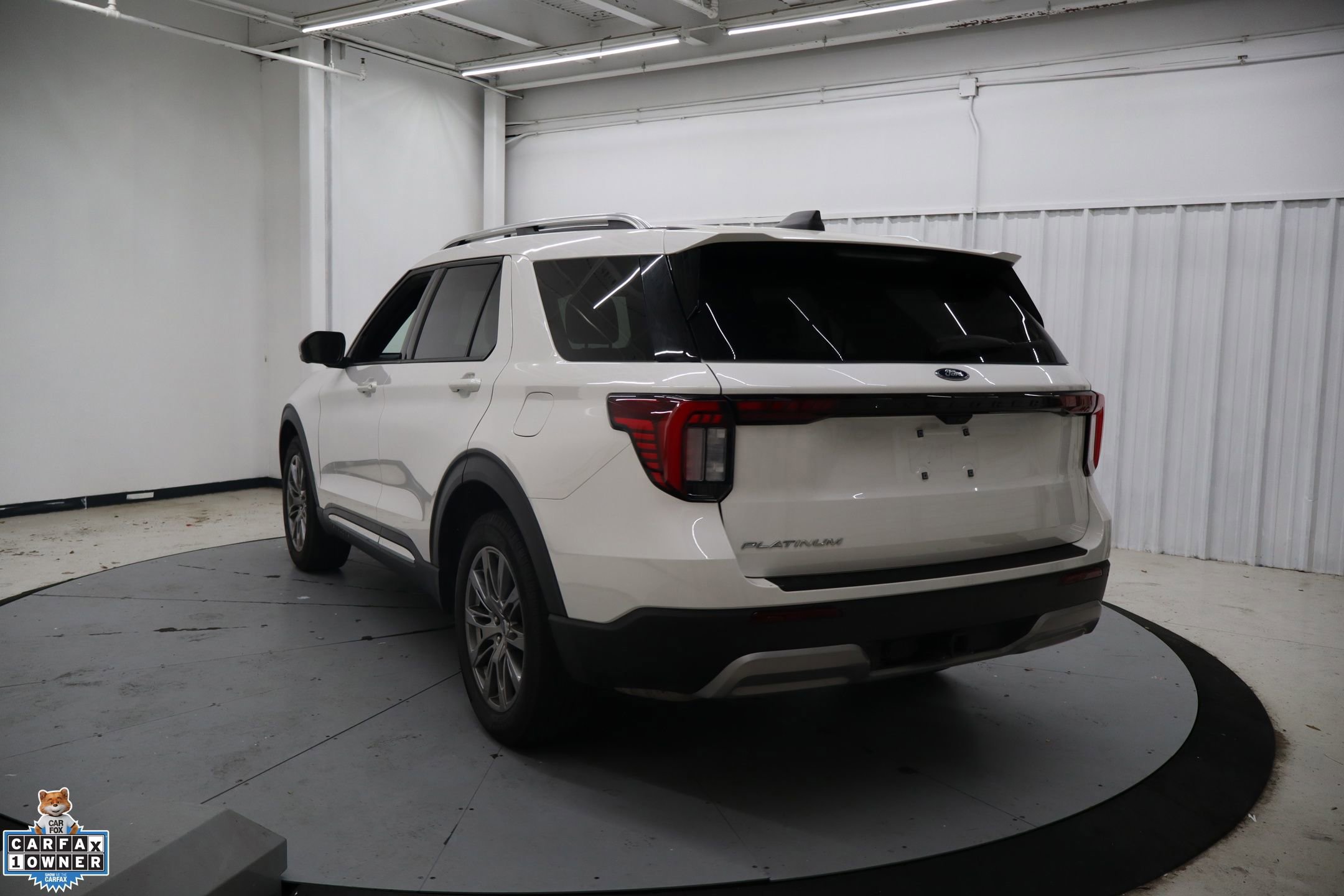 Certified 2025 Ford Explorer Platinum RWD image 5