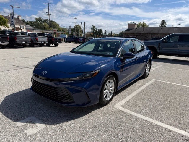 Used 2025 Toyota Camry LE FWD image 5