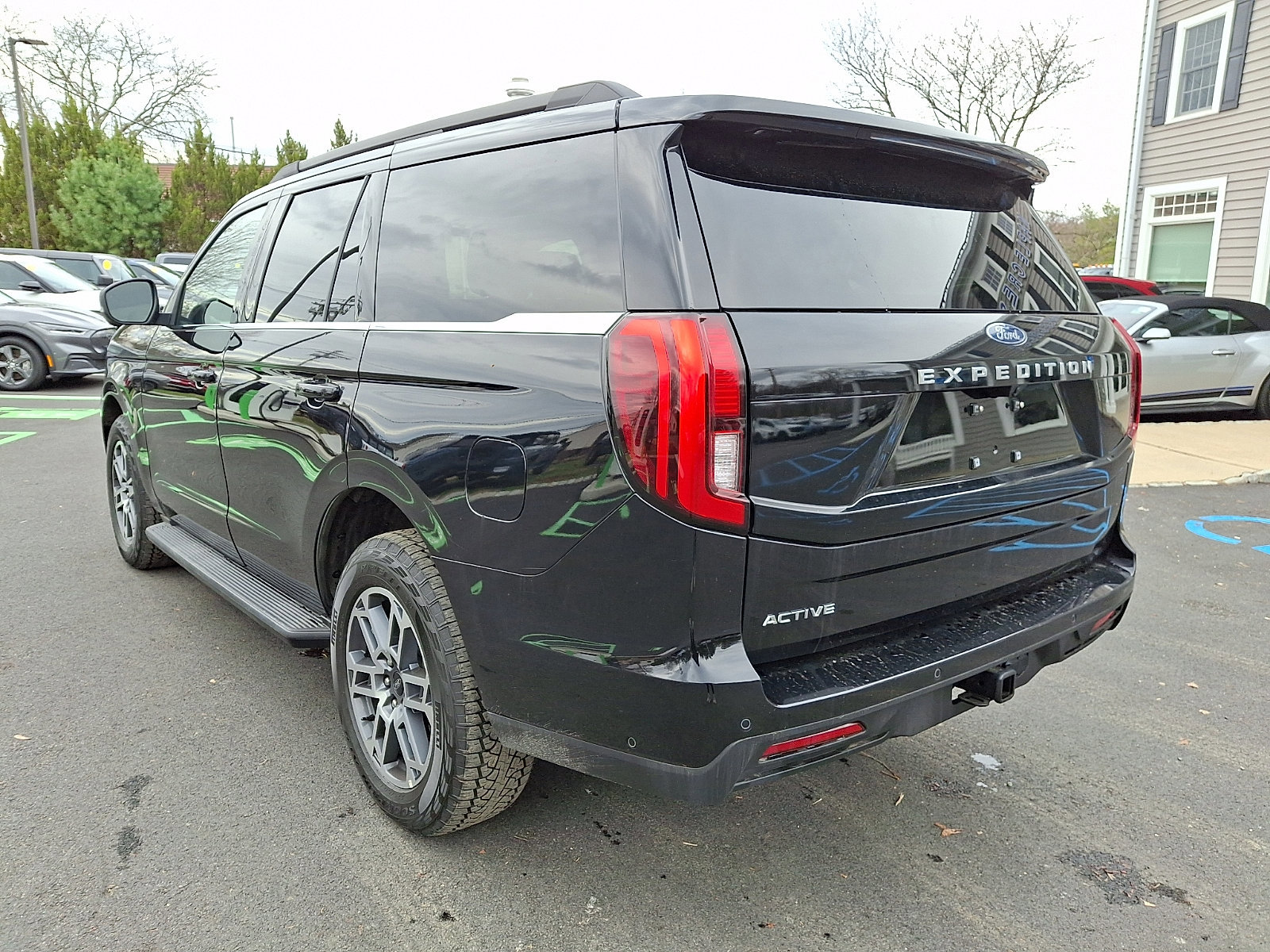 Certified 2025 Ford Expedition Active AWD/4WD image 3
