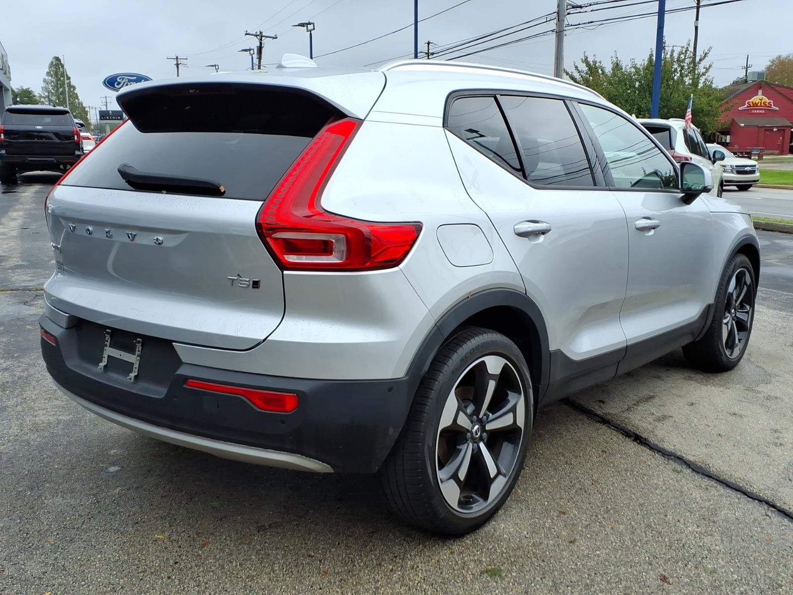 Used 2019 Volvo XC40 T5 Momentum AWD/4WD image 3