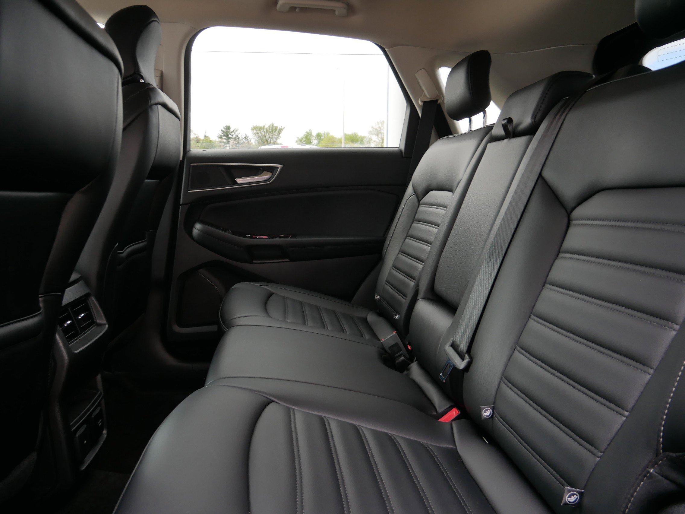 Certified 2019 Ford Edge SEL w/ Equipment Group 201A FWD image 7