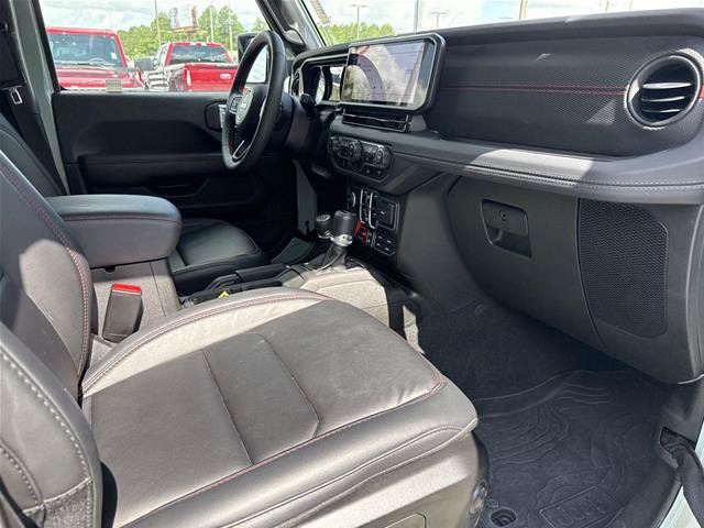 Used 2024 Jeep Wrangler Unlimited Rubicon w/ Technology Group AWD/4WD image 19