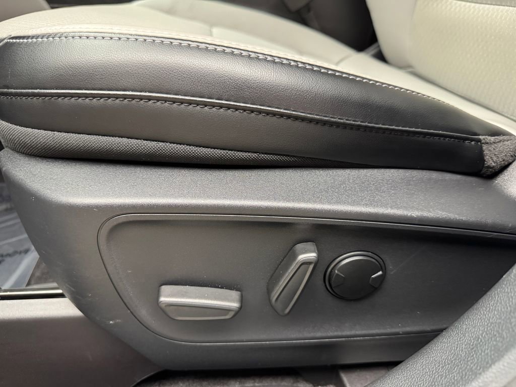 Certified 2025 Ford Escape SE FWD image 13