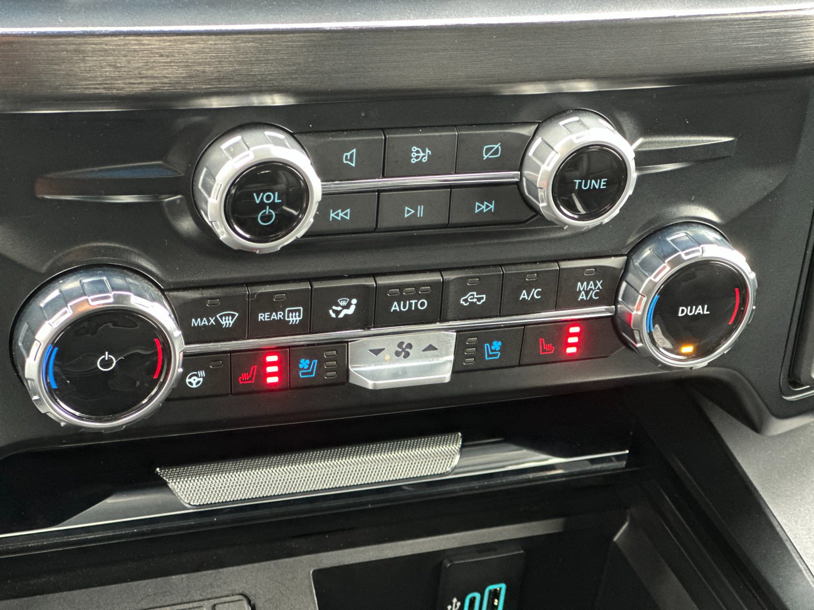 Certified 2024 Ford F250 Lariat w/ Lariat Ultimate Package image 21